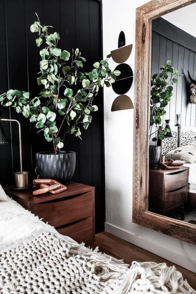 21 idées de décorations d'intérieur en noir et bois 12