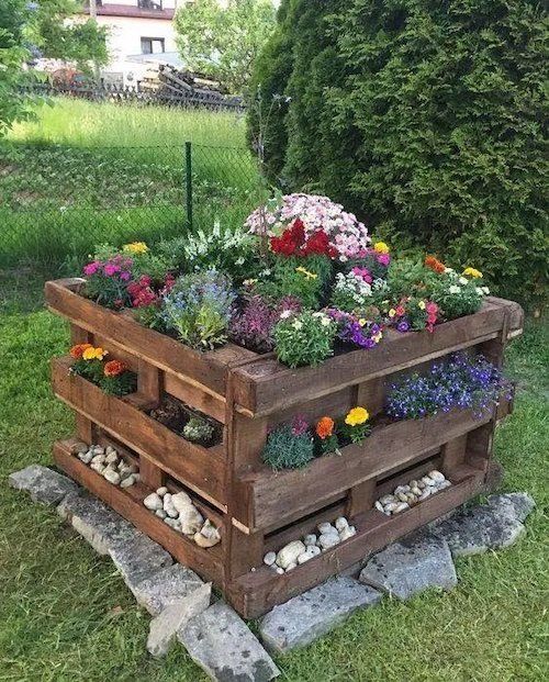 28 idées pour fabriquer une jardinière en palettes 5