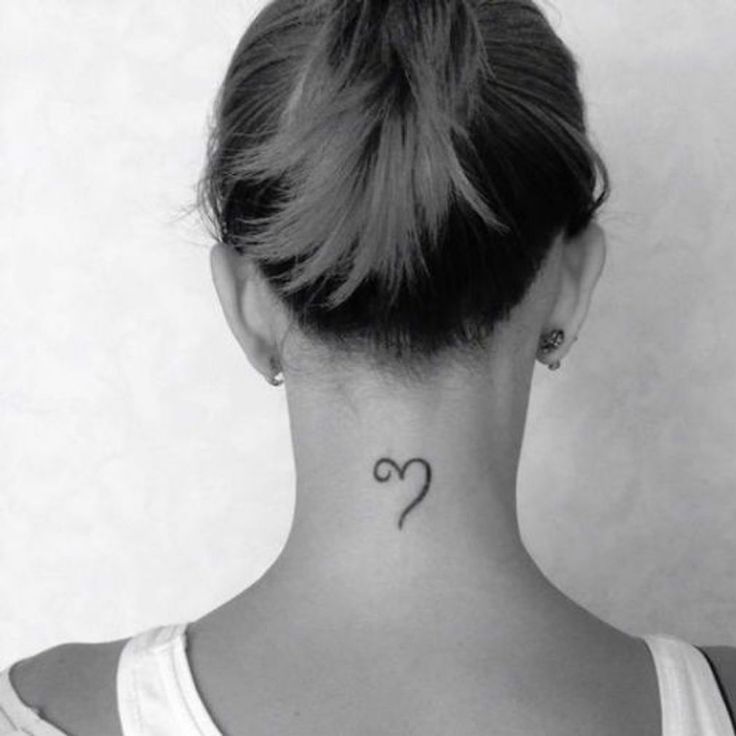 50 top idées de tatouages nuque pour femme 31