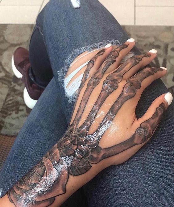 100 styles de tatouages originaux pour femme 11