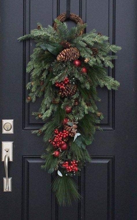 23 idées pour décorer votre entrée à Noël 13