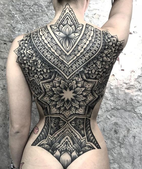 100 styles de tatouages originaux pour femme 17