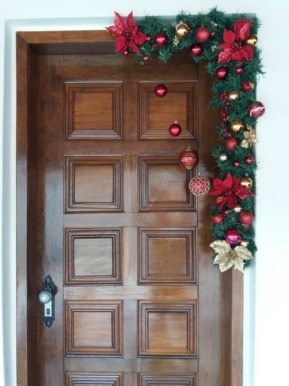 23 idées pour décorer votre entrée à Noël 20