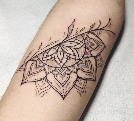 Les 100 plus beaux tatouages mandala pour femme 22