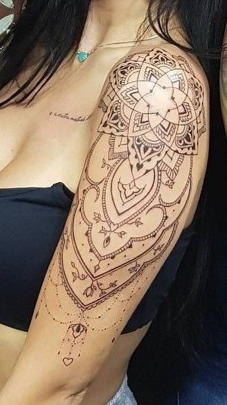 Les 100 plus beaux tatouages mandala pour femme 25