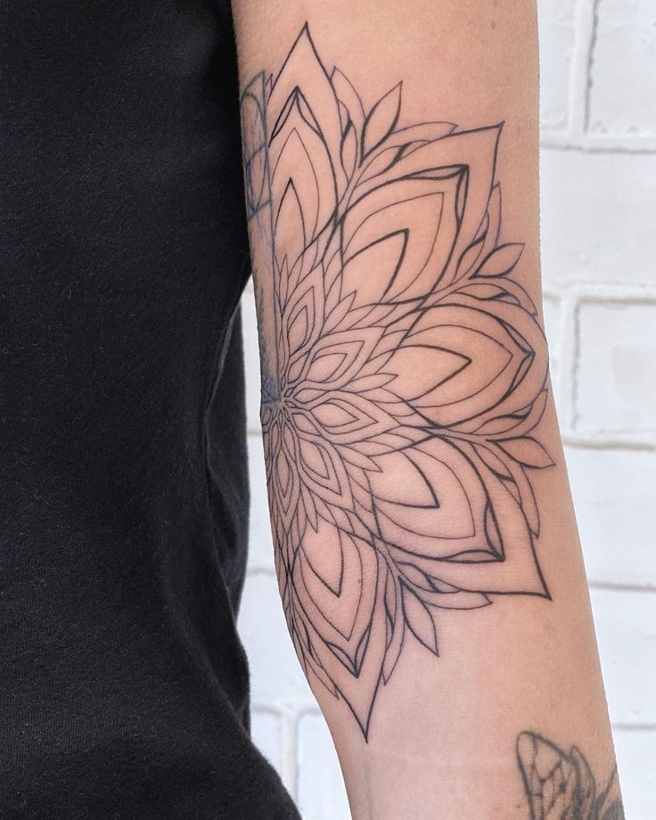 Les 100 plus beaux tatouages mandala pour femme 33