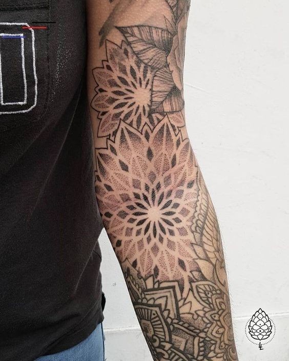 Les 100 plus beaux tatouages mandala pour femme 45