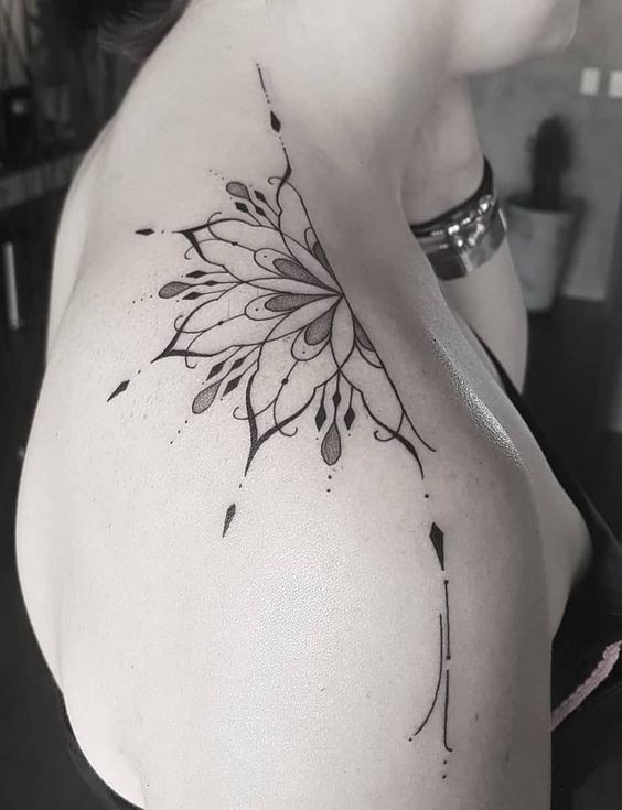 Les 100 plus beaux tatouages mandala pour femme 48