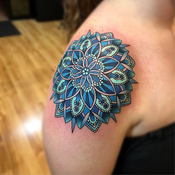 Les 100 plus beaux tatouages mandala pour femme 55