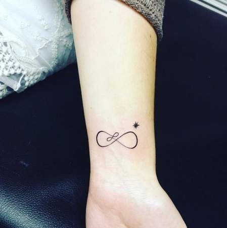 Les 100 plus beaux tatouages de poignet pour femme 62