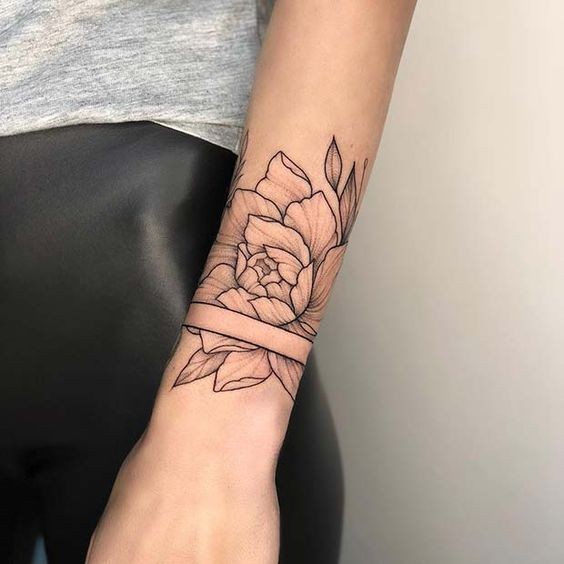 Les 100 plus beaux tatouages de poignet pour femme 73