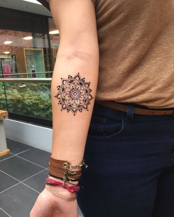 Les 100 plus beaux tatouages mandala pour femme 84