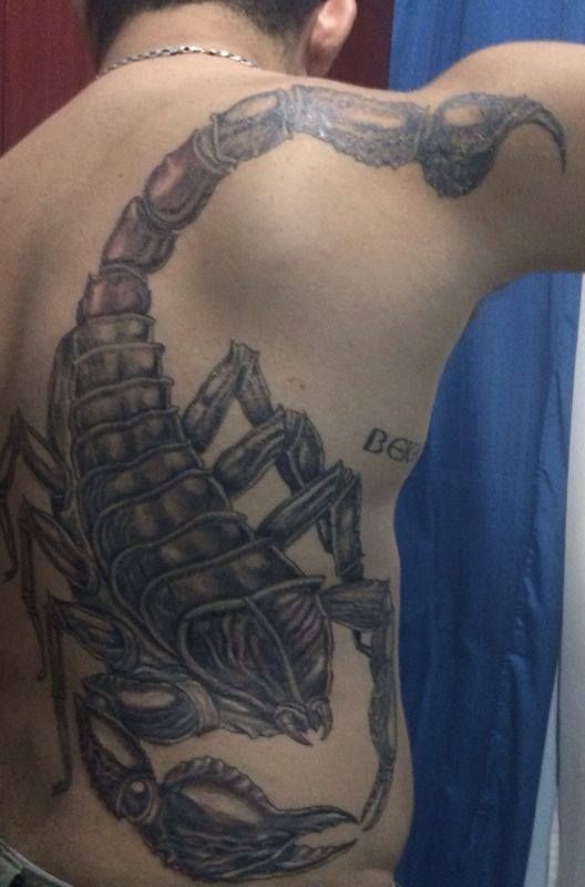 Les 50 plus beaux tatouages scorpion 11