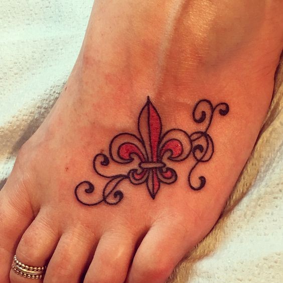 Les 50 plus beaux tatouages fleurs de lys 14