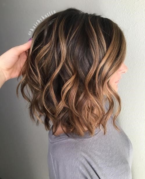 40 coupes de cheveux mi long pour femme de 40 ans 15