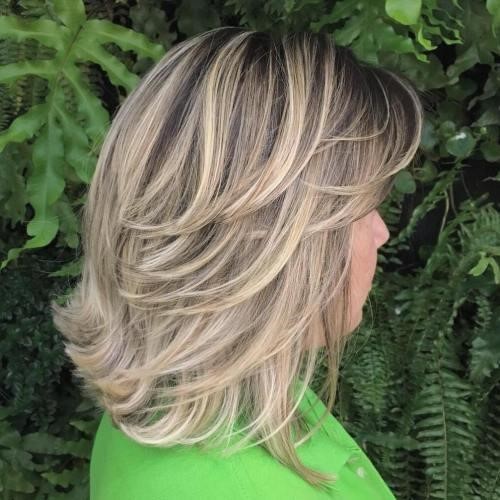 40 coupes de cheveux mi long pour femme de 40 ans 21