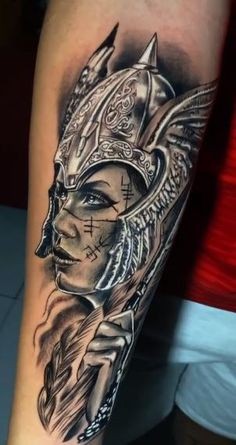 Top 100 des tatouages vikings pour femmes