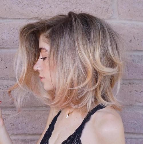 40 coupes de cheveux mi long pour femme de 40 ans 39