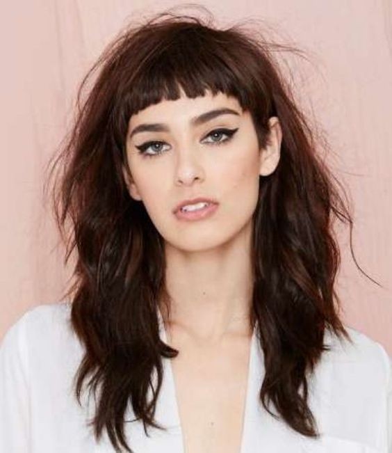 50 Coupes de cheveux mi-long dégradé effilé avec frange 42