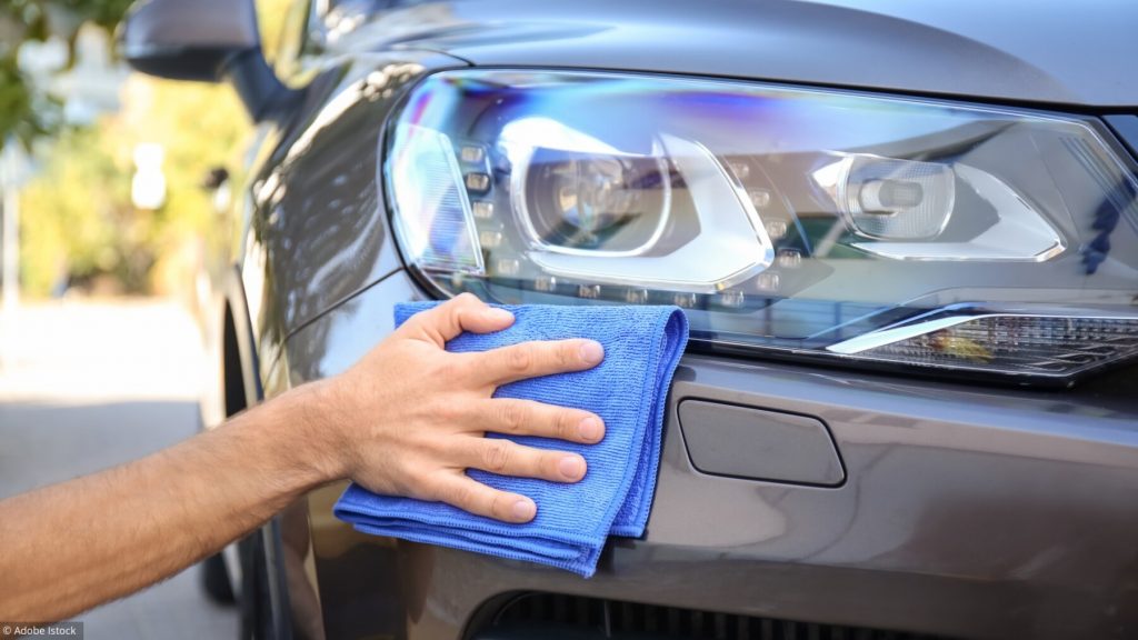 10 astuces hyper-simples pour nettoyer les phares de voiture 9