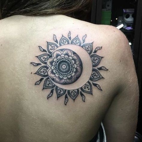 33 top idées de tatouages lune & soleil 17