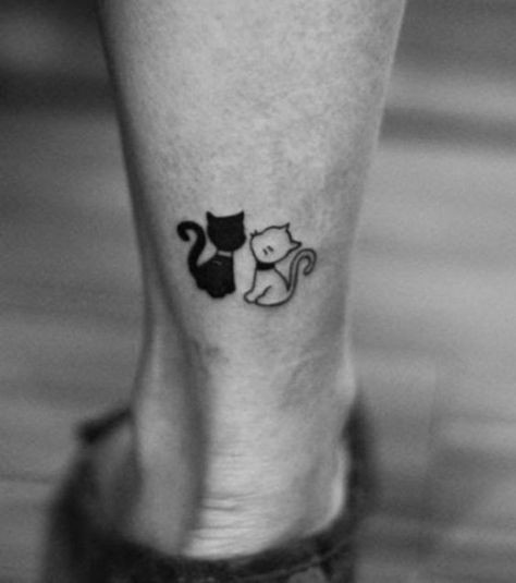 27 top idées de tatouages chat noir pour s'inspirer 19