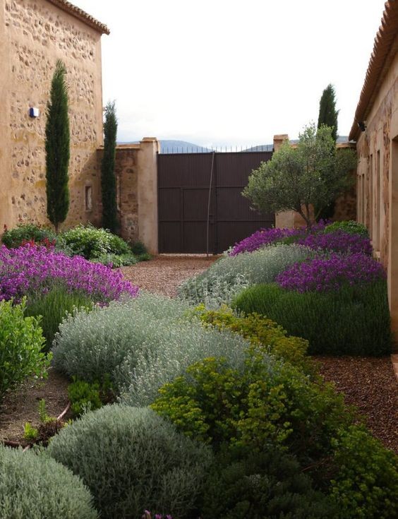 94 idées pour embellir une allée de jardin 36