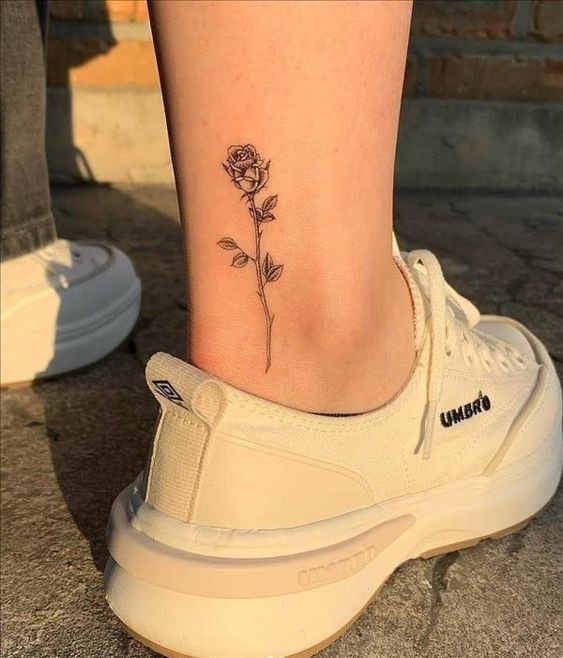 100 idées de tatouages cheville pour femme 52