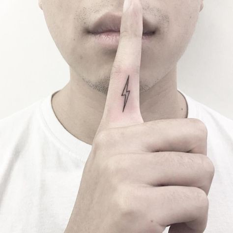 48 petits tatouages homme qui vont vous faire craquer 13