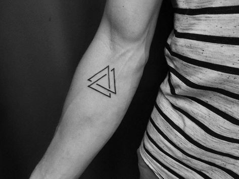 48 petits tatouages homme qui vont vous faire craquer 21