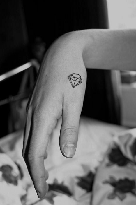 52 petits tatouages femme qui font de l'effet 25