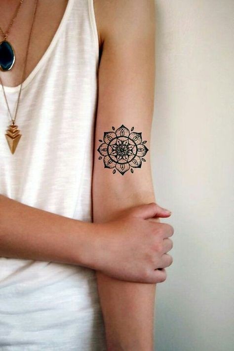 52 petits tatouages femme qui font de l'effet 28