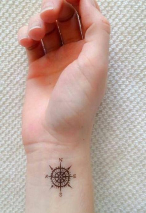 52 petits tatouages femme qui font de l'effet 48