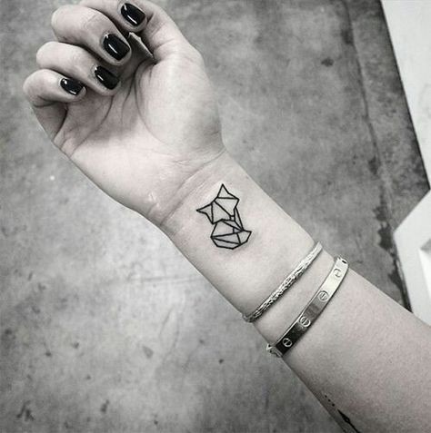 52 petits tatouages femme qui font de l'effet 50