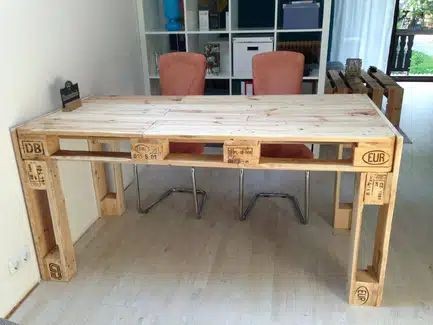 23 idées pour fabriquer une table à manger en palettes 22