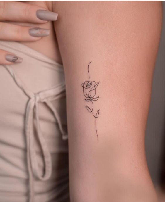 Les 100 plus belles idées de tatouages minimalistes pour femmes 11