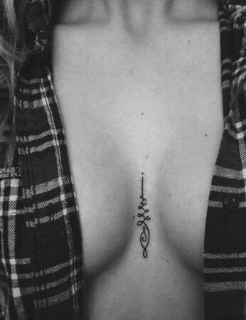 Les 100 plus belles idées de tatouages minimalistes pour femmes 15