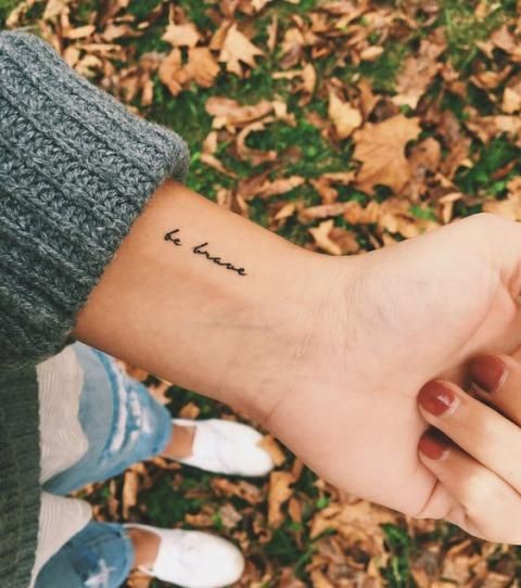 Les 100 plus belles idées de tatouages minimalistes pour femmes 28