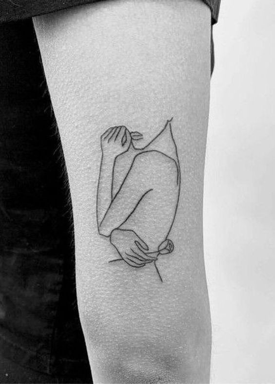 Les 100 plus belles idées de tatouages minimalistes pour femmes 45