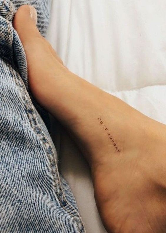 Les 100 plus belles idées de tatouages minimalistes pour femmes 71