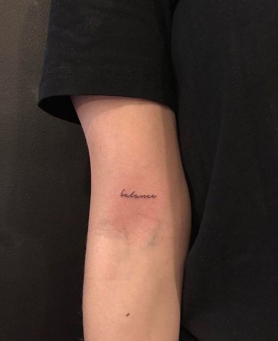 Les 100 plus belles idées de tatouages minimalistes pour femmes 78