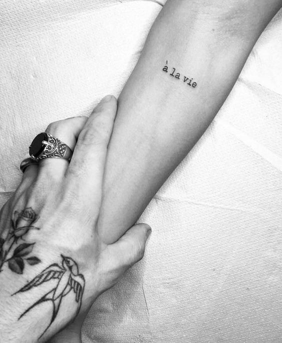 Les 100 plus belles idées de tatouages minimalistes pour femmes 85