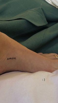 Les 100 plus belles idées de tatouages minimalistes pour femmes 94