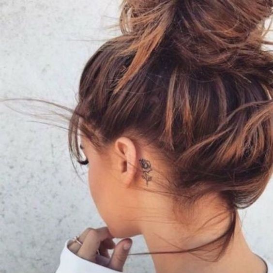 100 Tatouages derrière l'oreille mignons pour femme 32