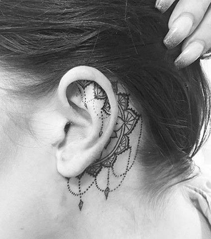 100 Tatouages derrière l'oreille mignons pour femme 67