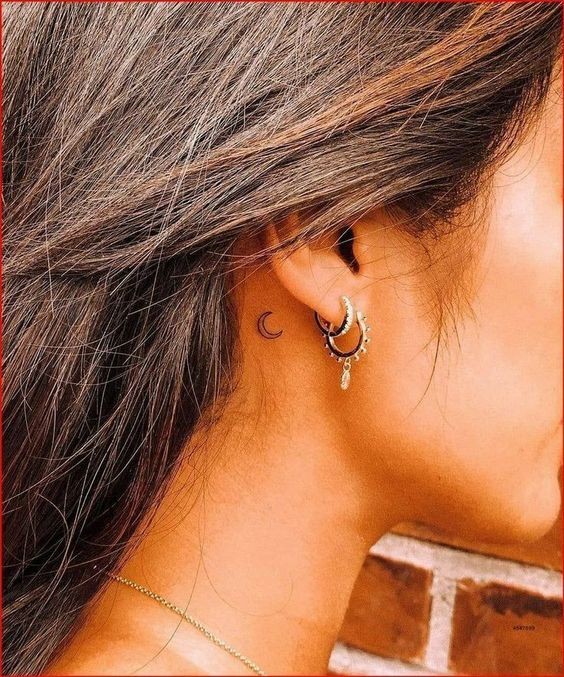 100 Tatouages derrière l'oreille mignons pour femme 14