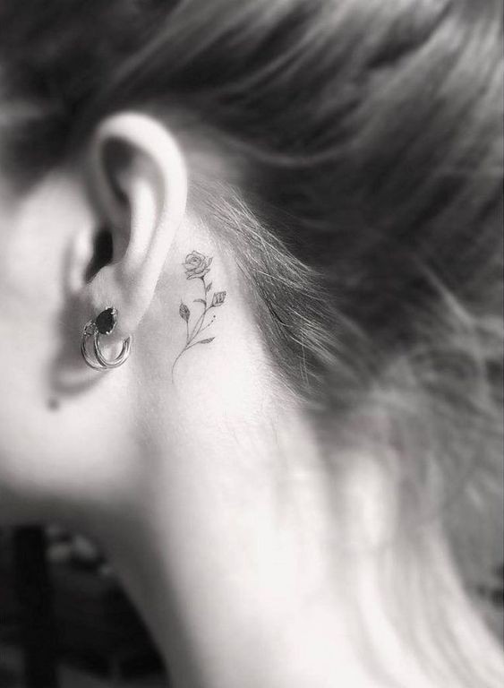 100 Tatouages derrière l'oreille mignons pour femme 11