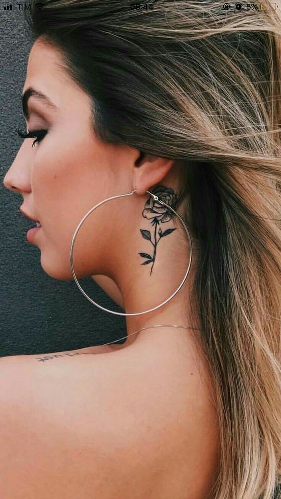 100 Tatouages derrière l'oreille mignons pour femme 87