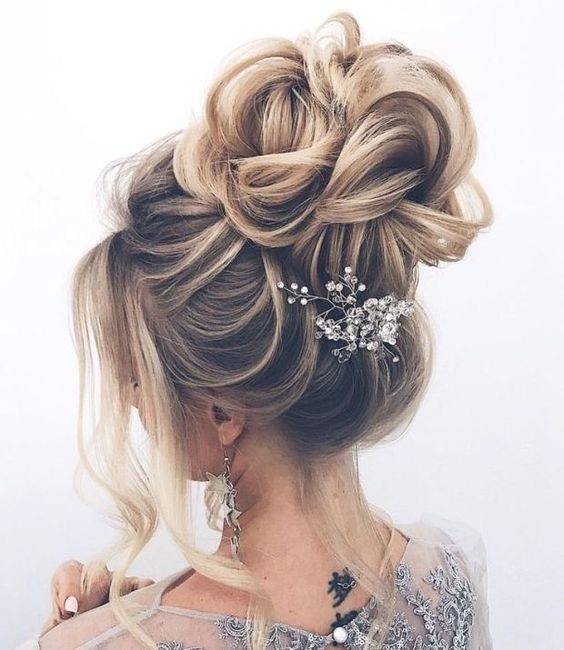 61 top idées de coiffures de chignon de mariage 13