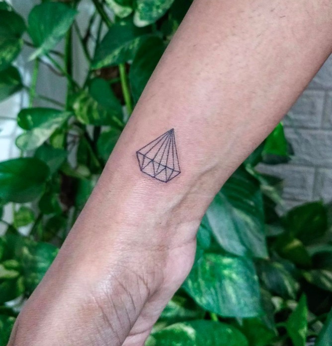 88 petits tatouages mignons et minimalistes pour femmes 1